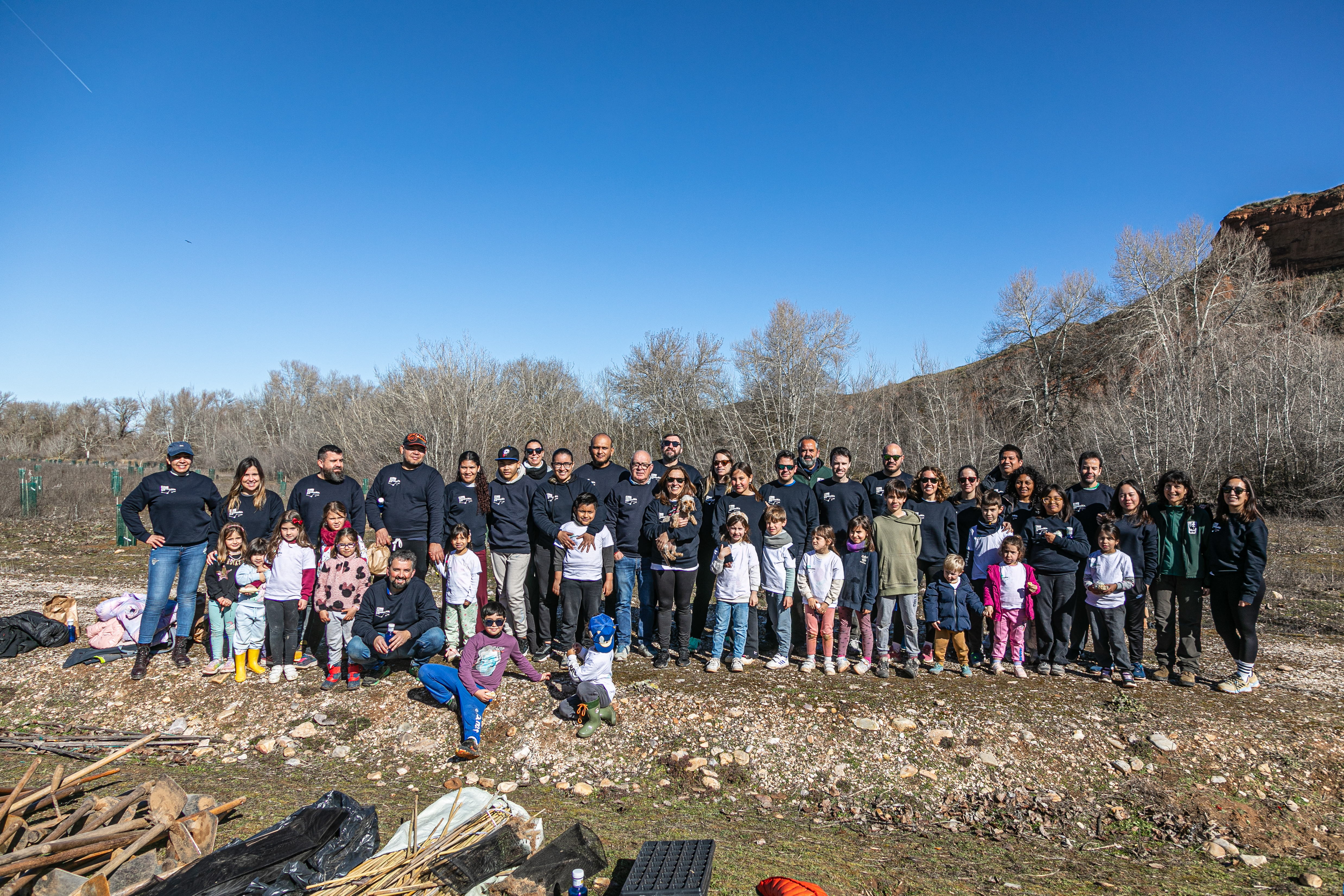 Voluntarios de Fundación Mahou San Miguel y la ONG Accem unen fuerzas junto a WWF para la restauración de la ribera del río Henares