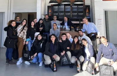 Los futuros profesionales de la Hostelería en Bilbao visitan la fábrica de cerveza La Salve