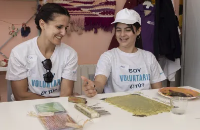 FUNDACIón Mahou san miguel busca las mejores iniciativas de acompañamiento para su nuevo programa de voluntariado: En Buena Compañía