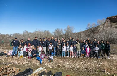 Voluntarios de Fundación Mahou San Miguel y la ONG Accem unen fuerzas junto a WWF para la restauración de la ribera del río Henares